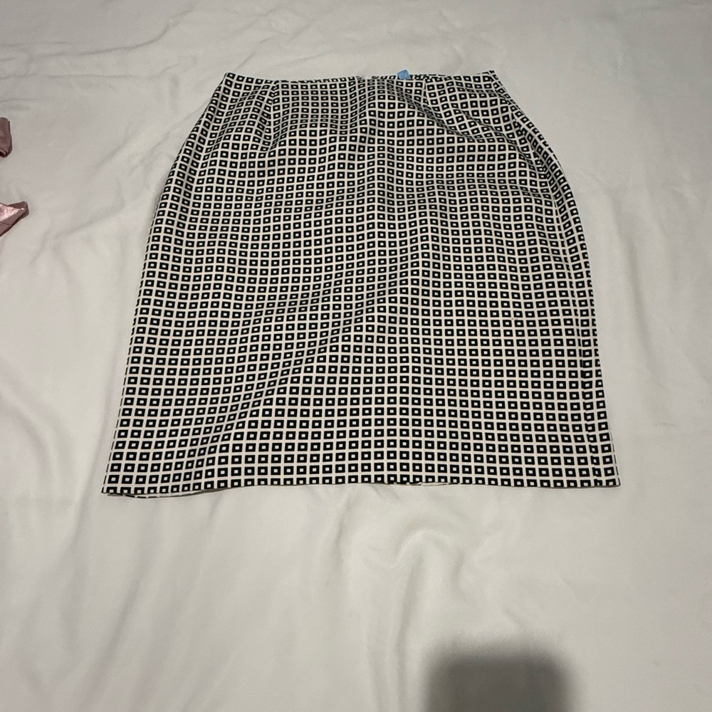 Vintage Ann Taylor - Women’s- Black and White Geometric Pencil Skirt - 100% silk